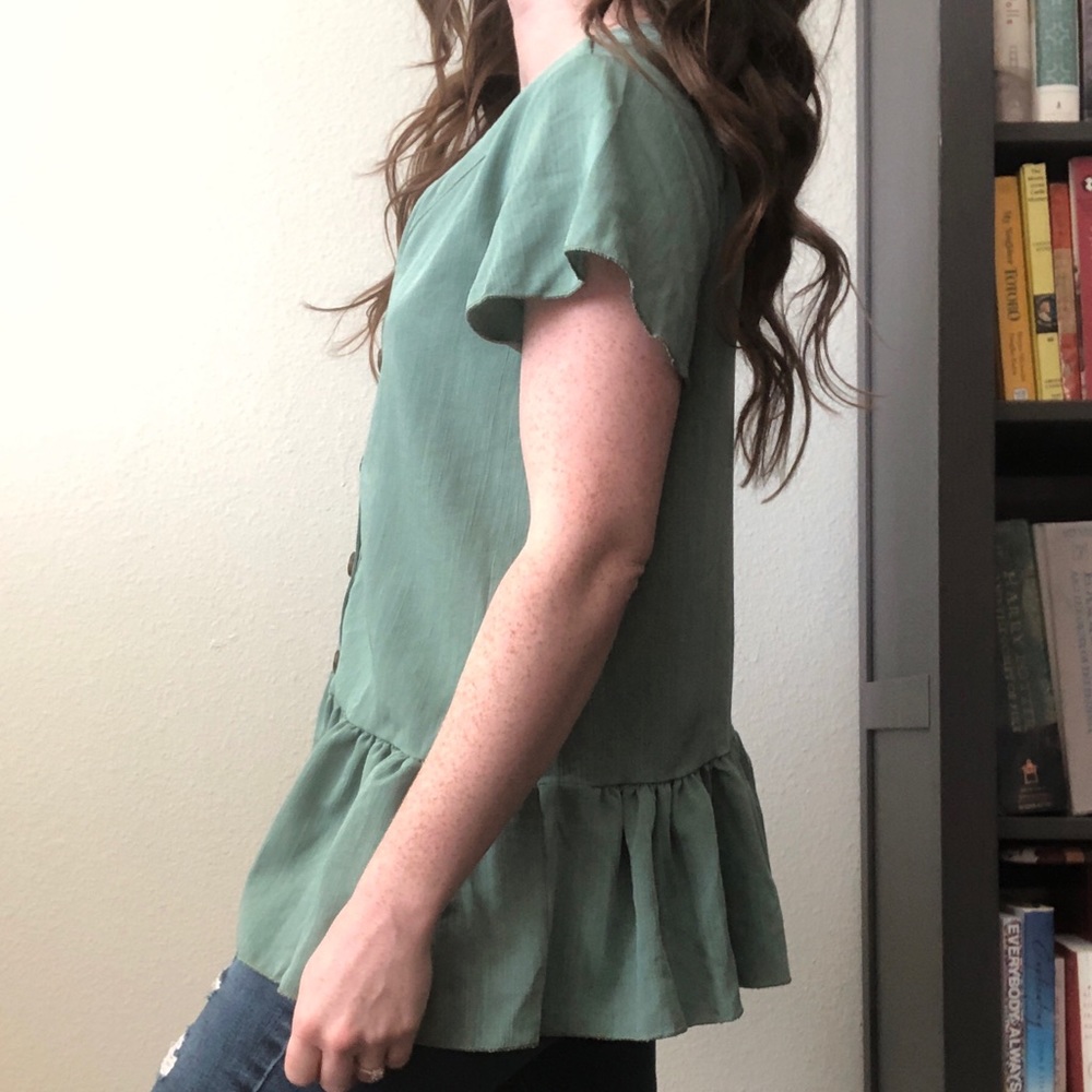 Flowy, Button Top